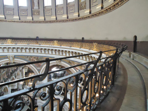 A Bedroom like a Whispering Galleries