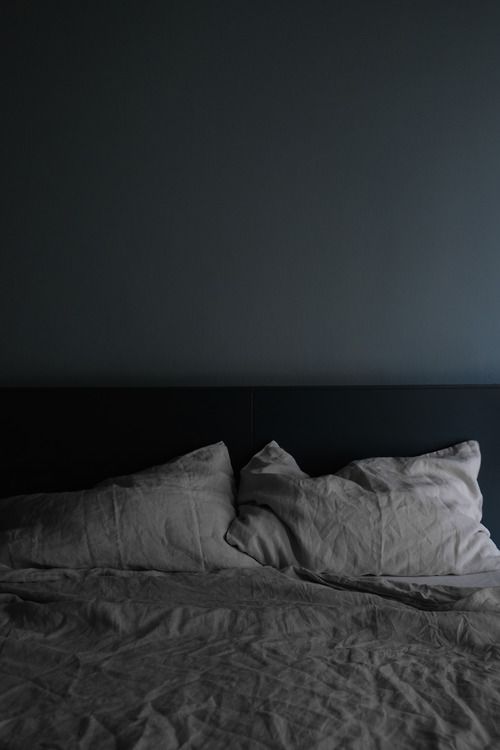 Bed | 1000strands.com | Shades of Grey